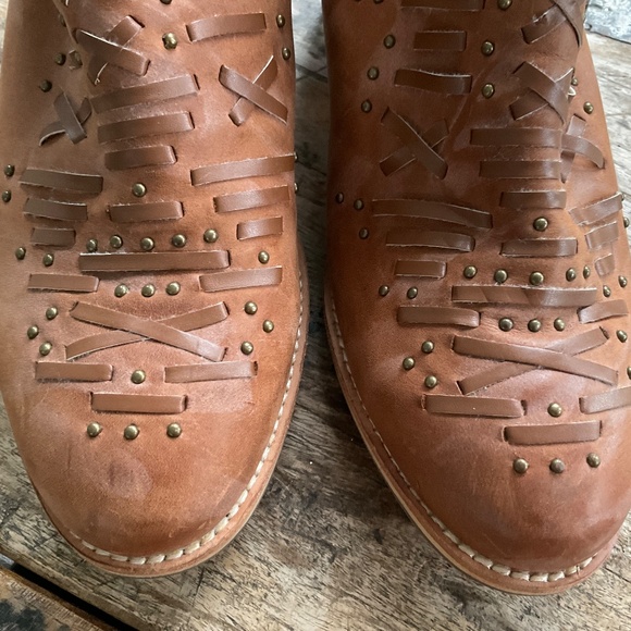 Catepillar CAT tan leather boots 8. - Picture 3 of 14